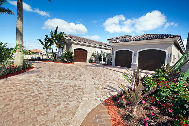 Best Driveway Pavers Near Me  in El Valle De Arroyo Seco, NM